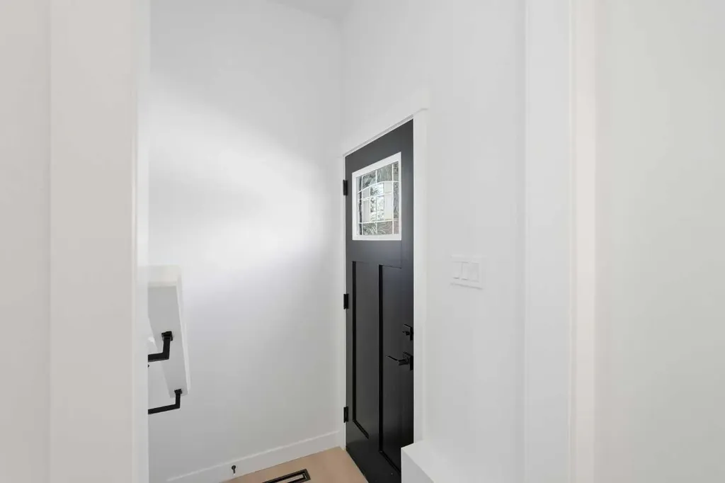 8616 7 Street SW Calgary AB T2V 1G9