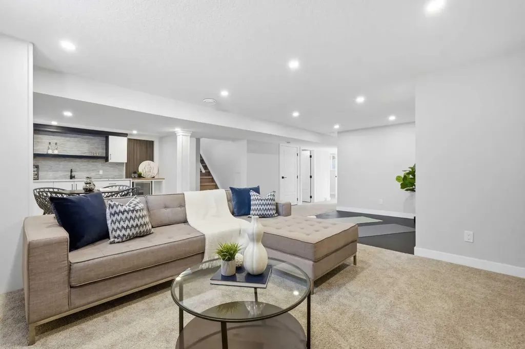 8616 7 Street SW Calgary AB T2V 1G9