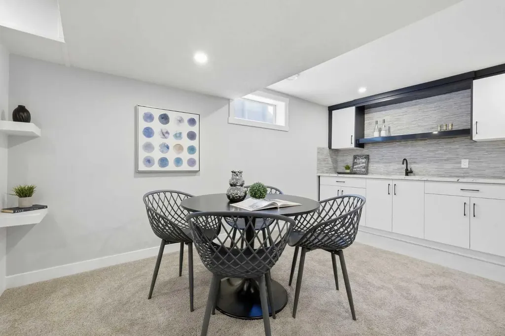 8616 7 Street SW Calgary AB T2V 1G9