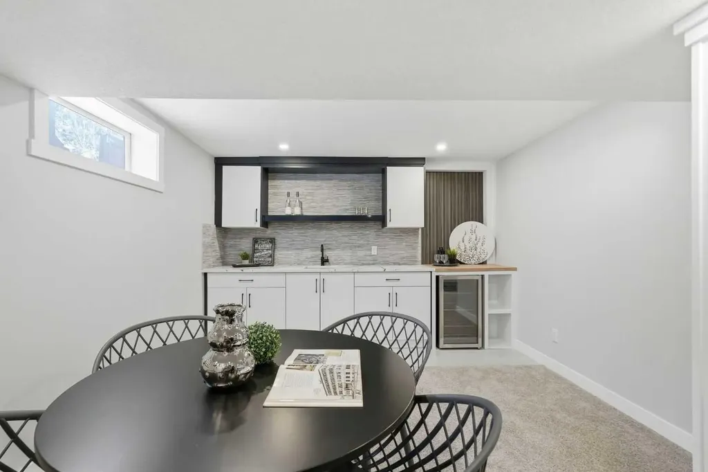 8616 7 Street SW Calgary AB T2V 1G9