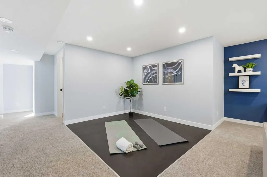 8616 7 Street SW Calgary AB T2V 1G9