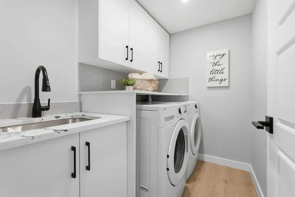 8616 7 Street SW Calgary AB T2V 1G9