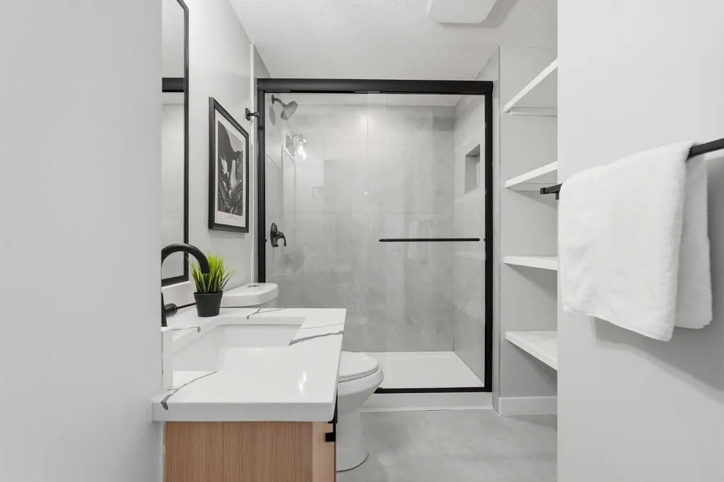 8616 7 Street SW Calgary AB T2V 1G9