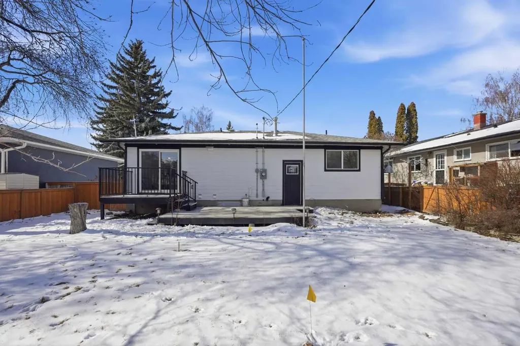 8616 7 Street SW Calgary AB T2V 1G9