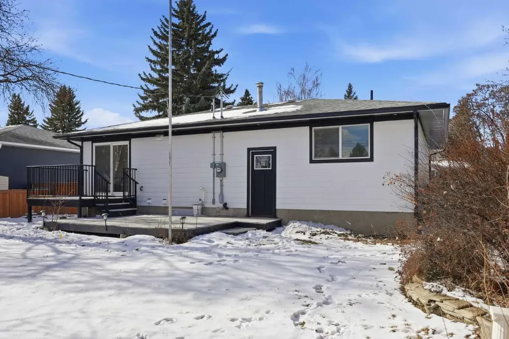 8616 7 Street SW Calgary AB T2V 1G9