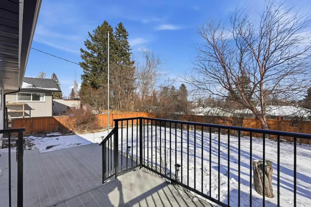 8616 7 Street SW Calgary AB T2V 1G9