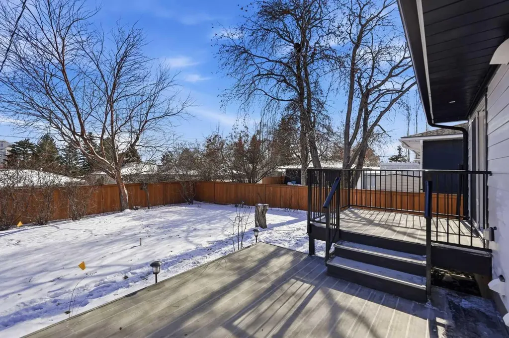 8616 7 Street SW Calgary AB T2V 1G9