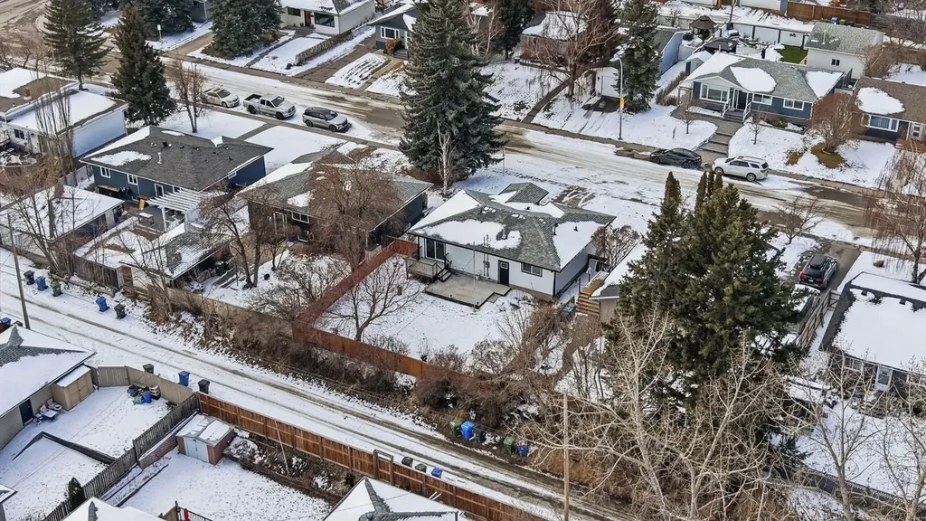 8616 7 Street SW Calgary AB T2V 1G9