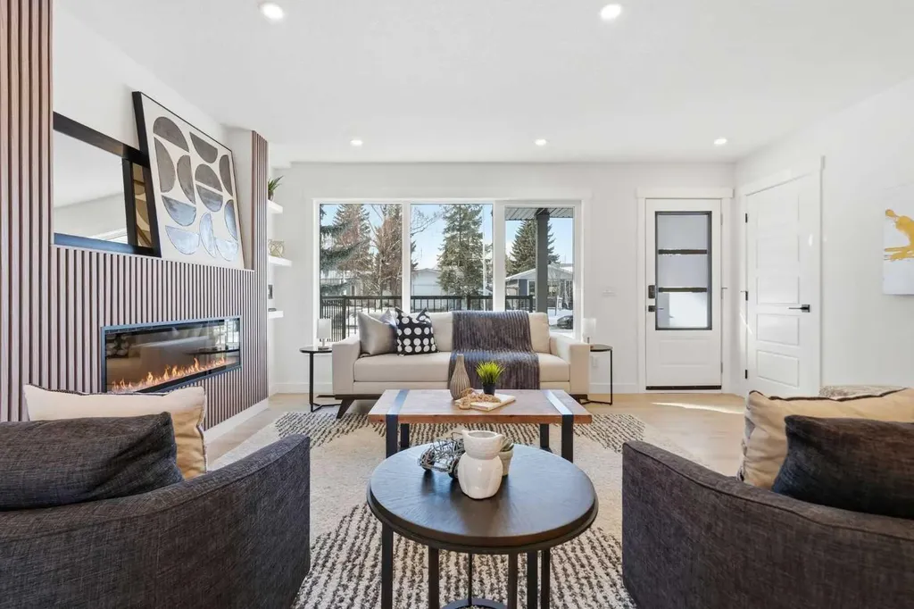 8616 7 Street SW Calgary AB T2V 1G9