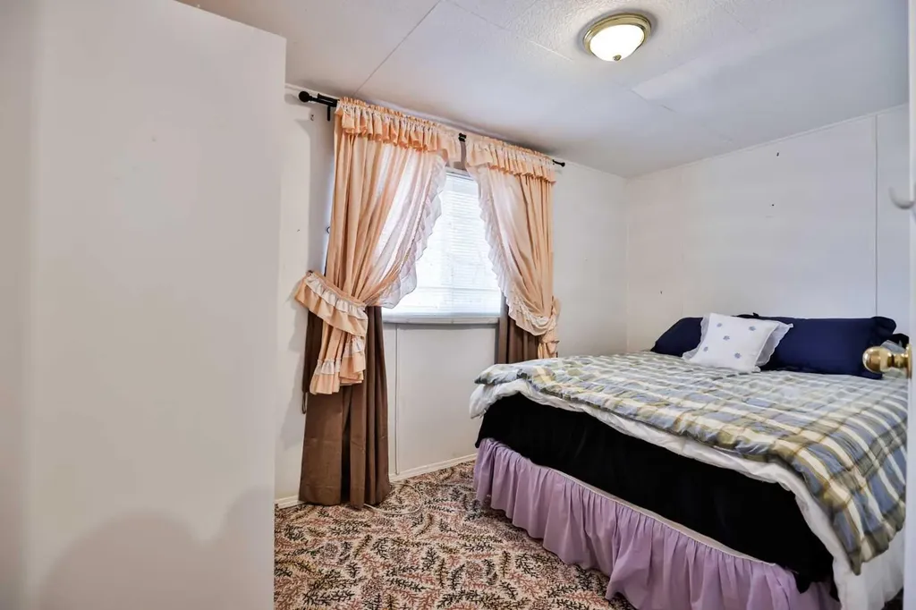822 3 Street W Cardston AB T0K 0K0