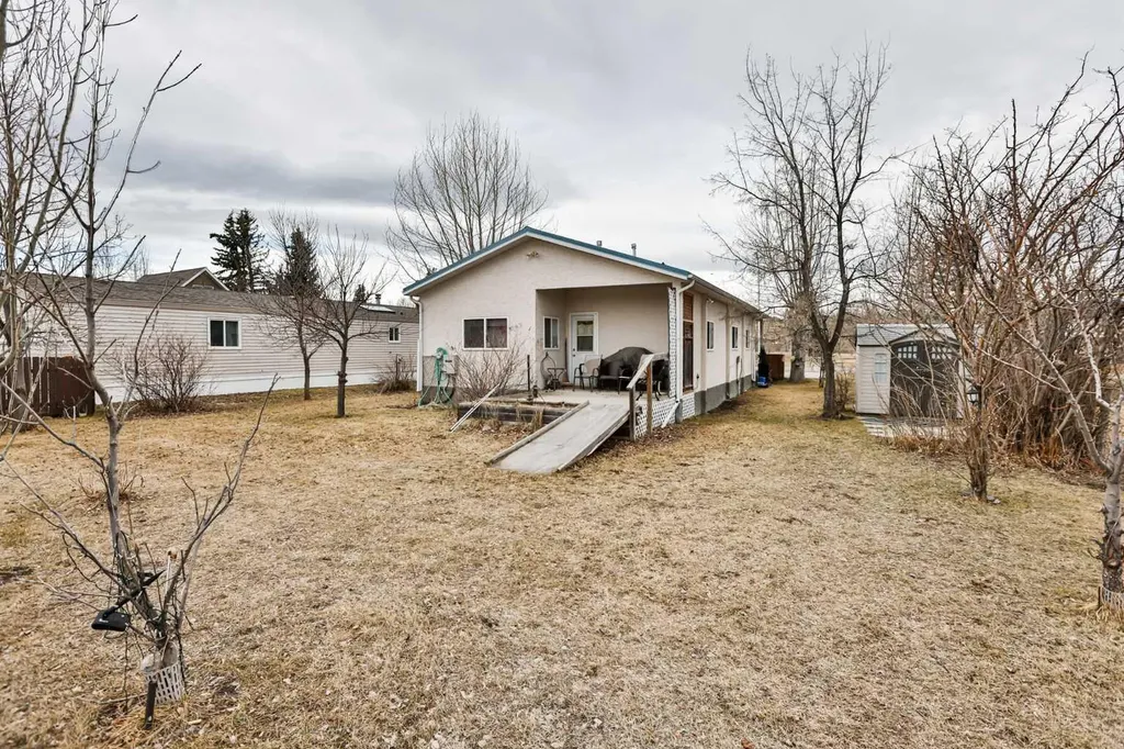 822 3 Street W Cardston AB T0K 0K0