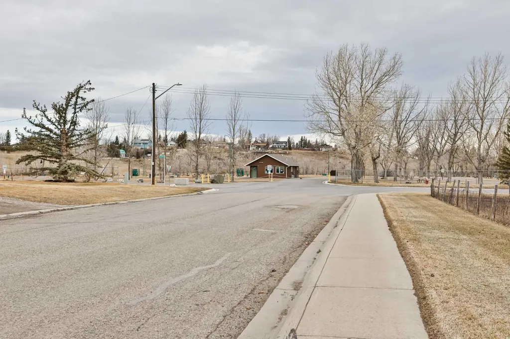 822 3 Street W Cardston AB T0K 0K0