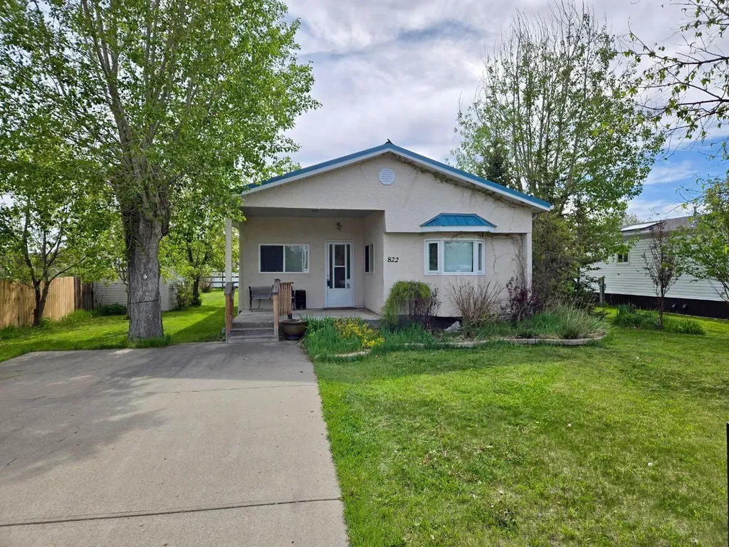 822 3 Street W Cardston AB T0K 0K0