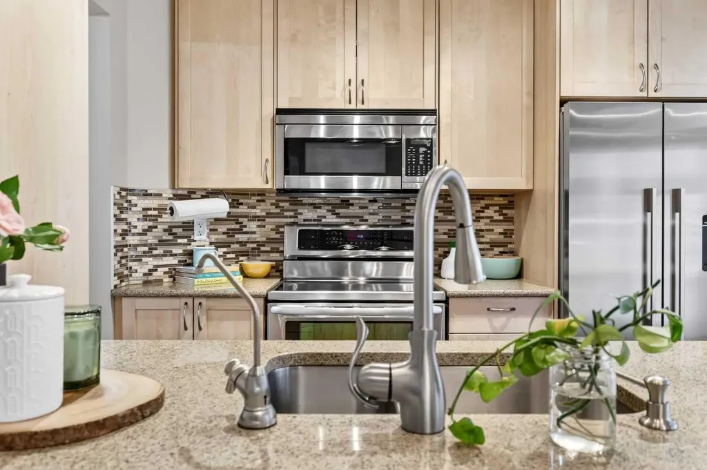 886 Erin Woods Drive SE Calgary AB T2B 3C4