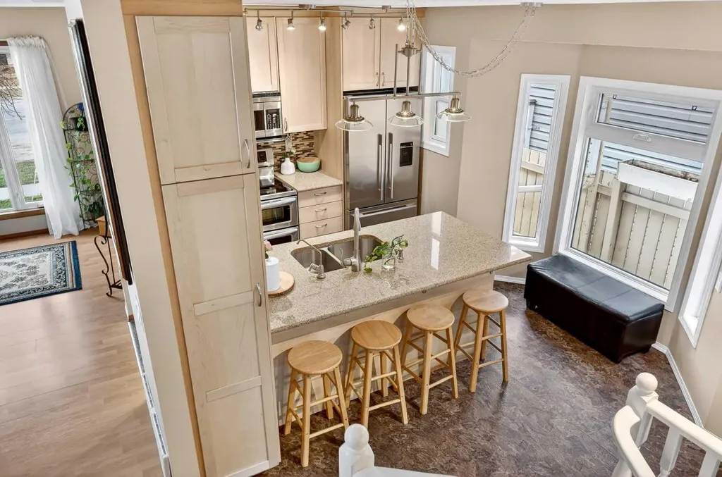 886 Erin Woods Drive SE Calgary AB T2B 3C4