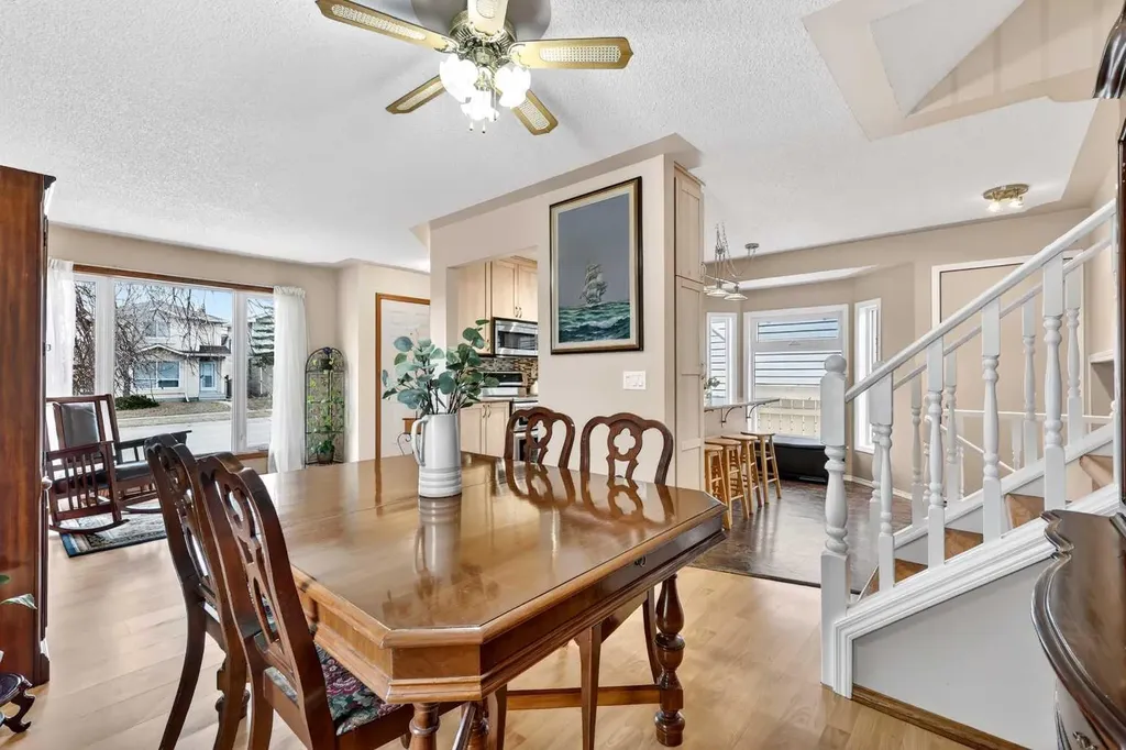 886 Erin Woods Drive SE Calgary AB T2B 3C4