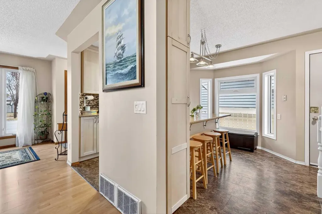 886 Erin Woods Drive SE Calgary AB T2B 3C4