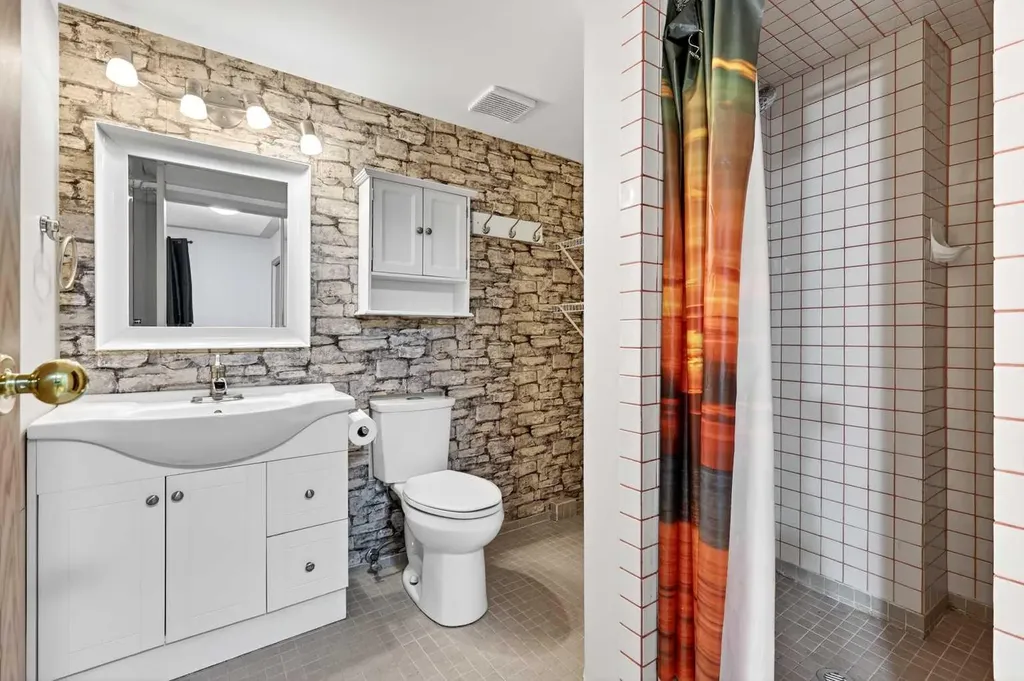 886 Erin Woods Drive SE Calgary AB T2B 3C4
