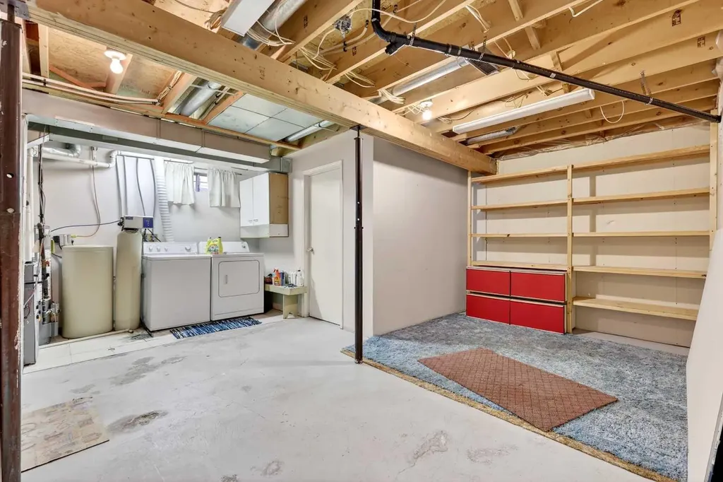 886 Erin Woods Drive SE Calgary AB T2B 3C4