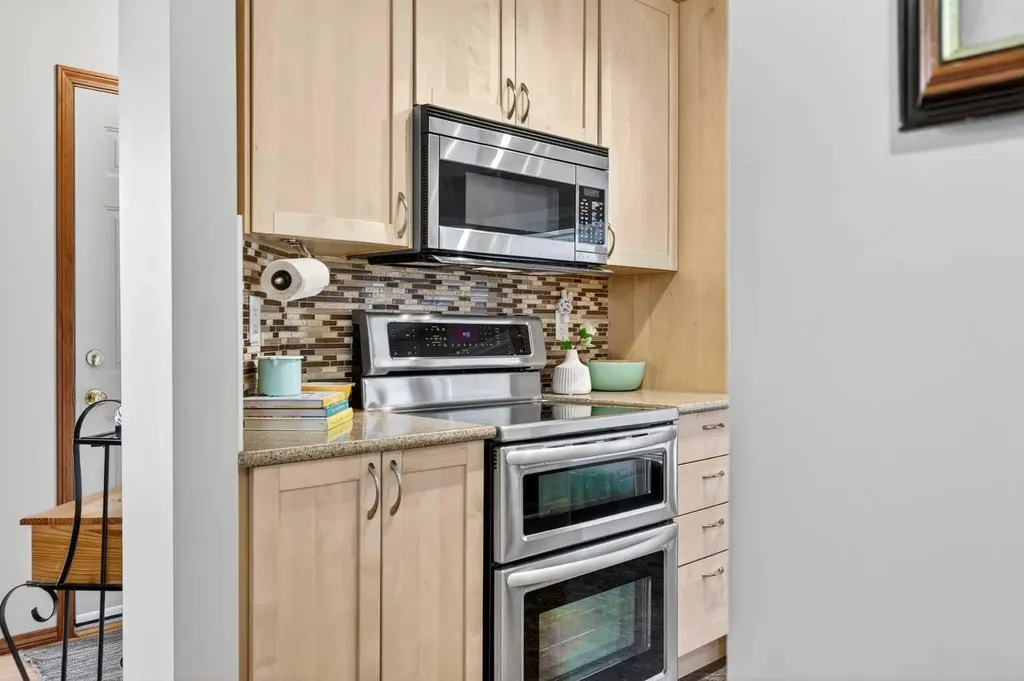 886 Erin Woods Drive SE Calgary AB T2B 3C4