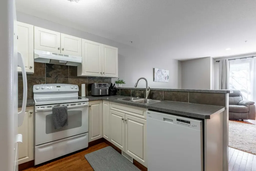 635 6 Street S Lethbridge AB T1J 2E4