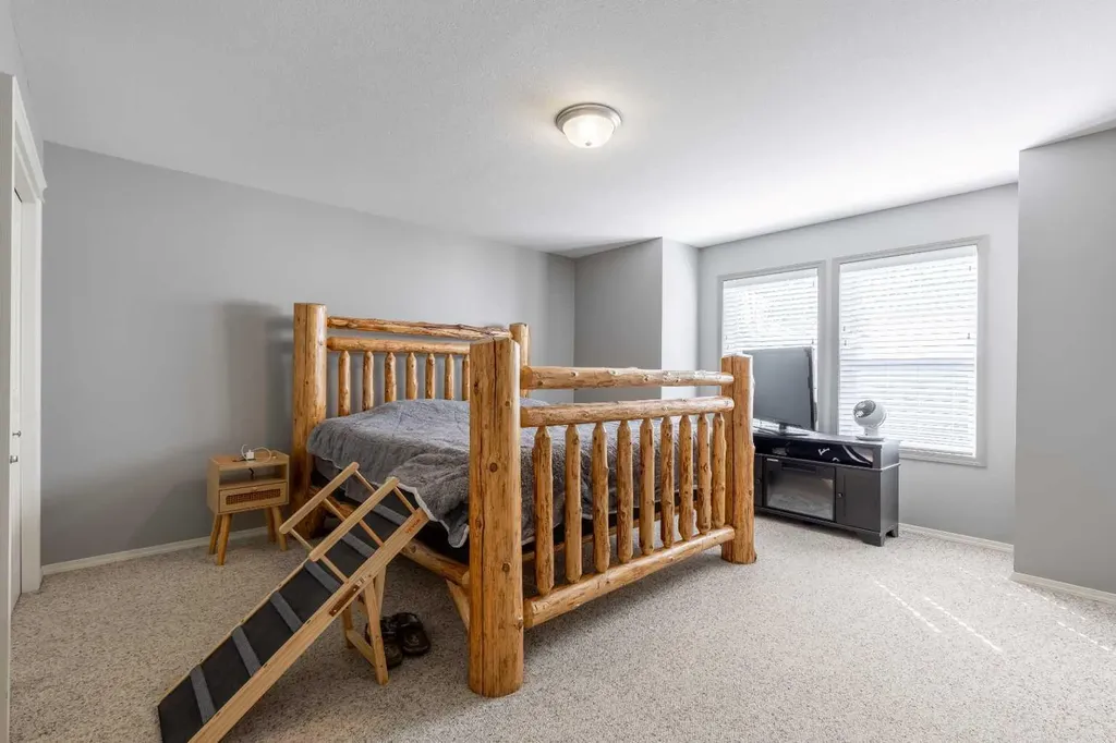 635 6 Street S Lethbridge AB T1J 2E4