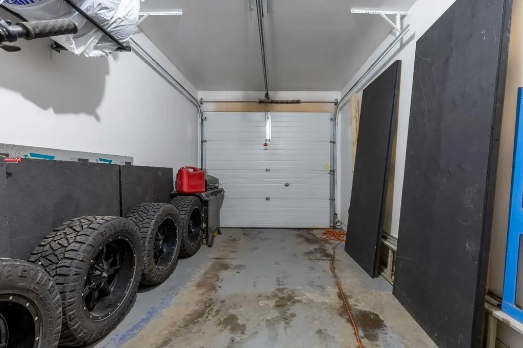 635 6 Street S Lethbridge AB T1J 2E4