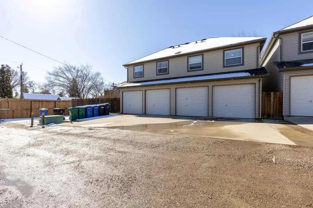 635 6 Street S Lethbridge AB T1J 2E4