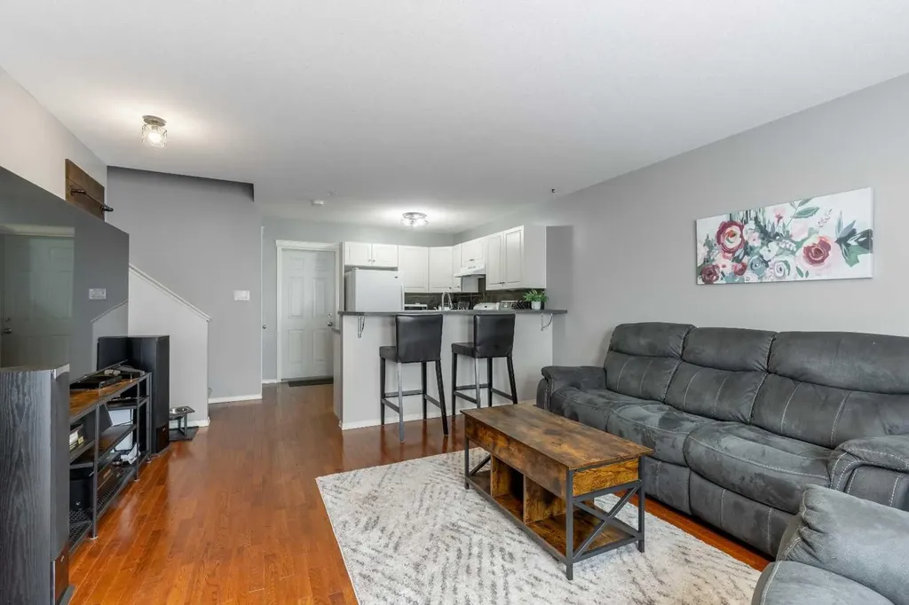635 6 Street S Lethbridge AB T1J 2E4