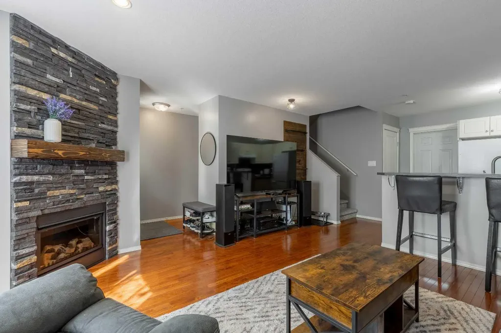 635 6 Street S Lethbridge AB T1J 2E4