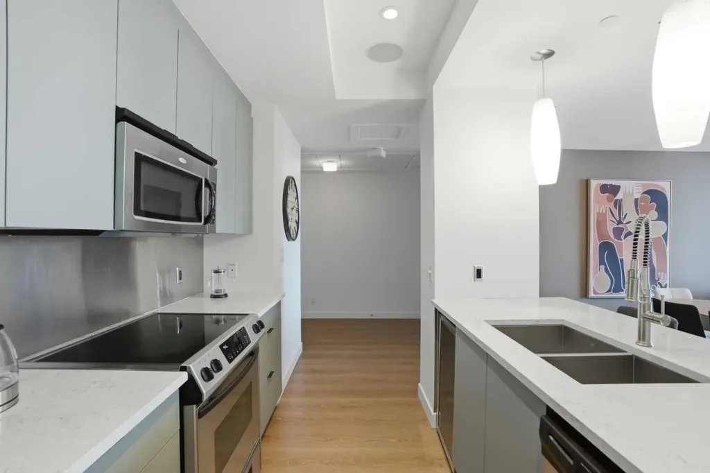 530 12 Avenue SW Calgary AB T2R0B1