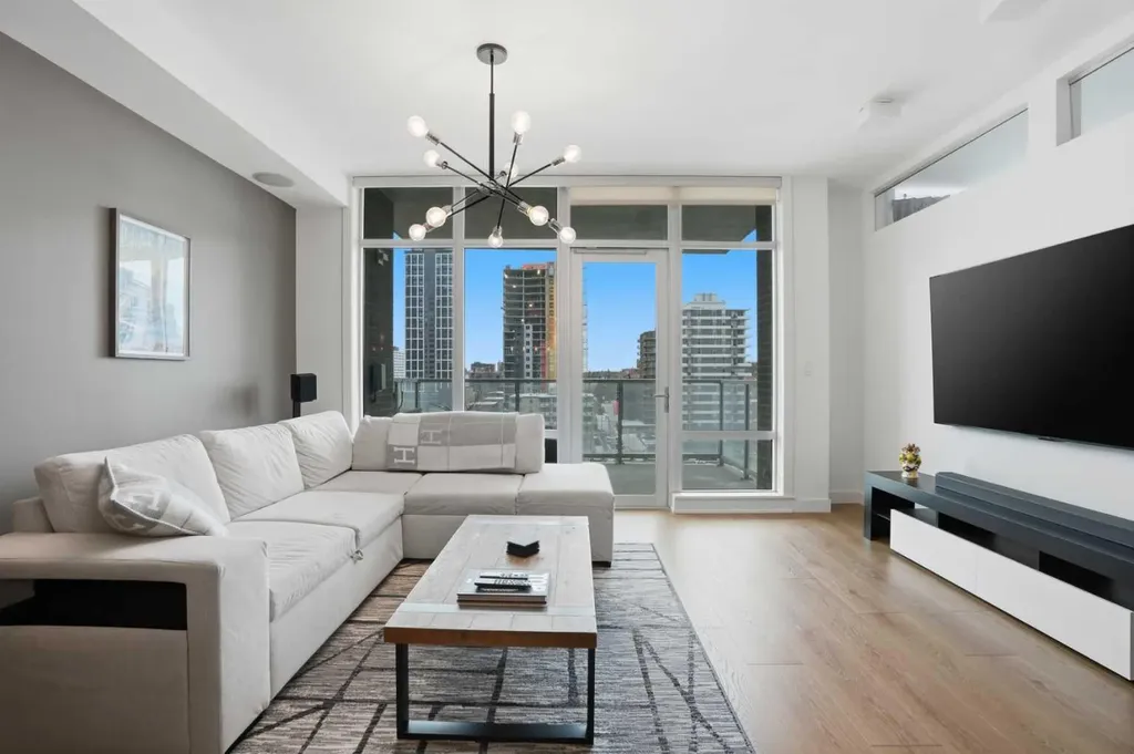 530 12 Avenue SW Calgary AB T2R0B1