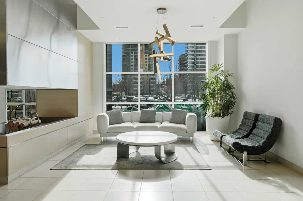 530 12 Avenue SW Calgary AB T2R0B1
