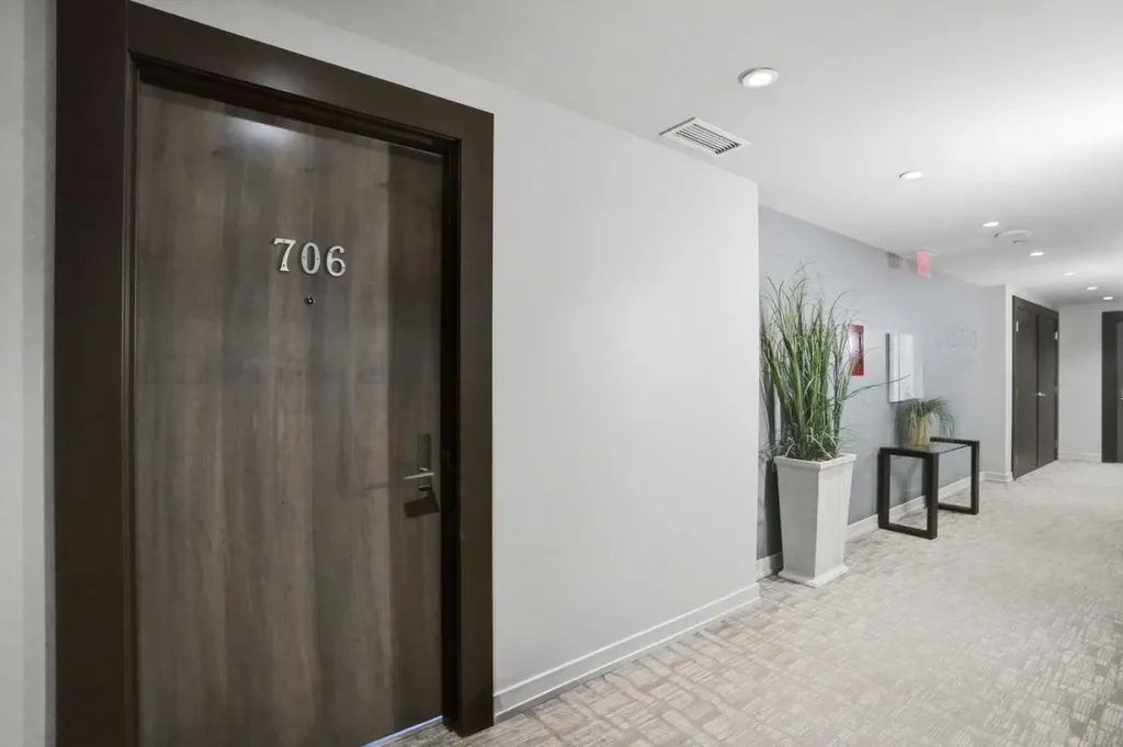 530 12 Avenue SW Calgary AB T2R0B1