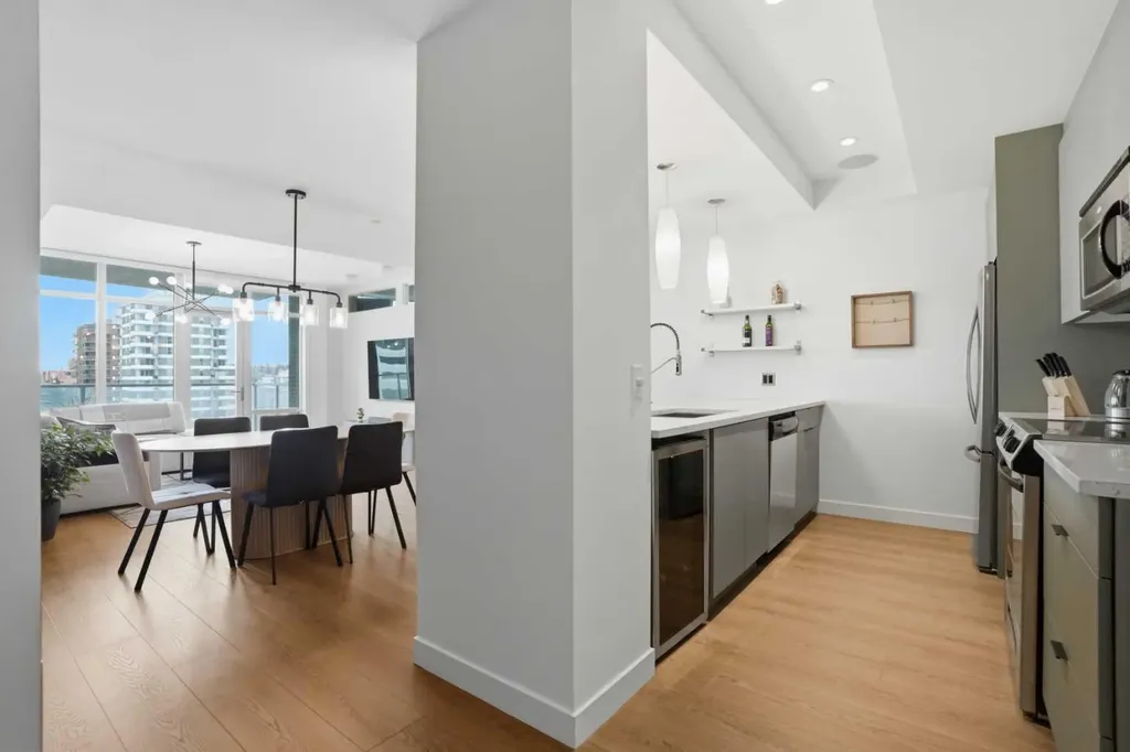 530 12 Avenue SW Calgary AB T2R0B1