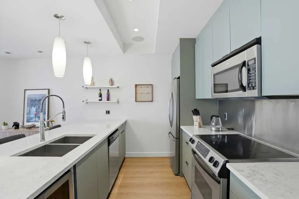 530 12 Avenue SW Calgary AB T2R0B1