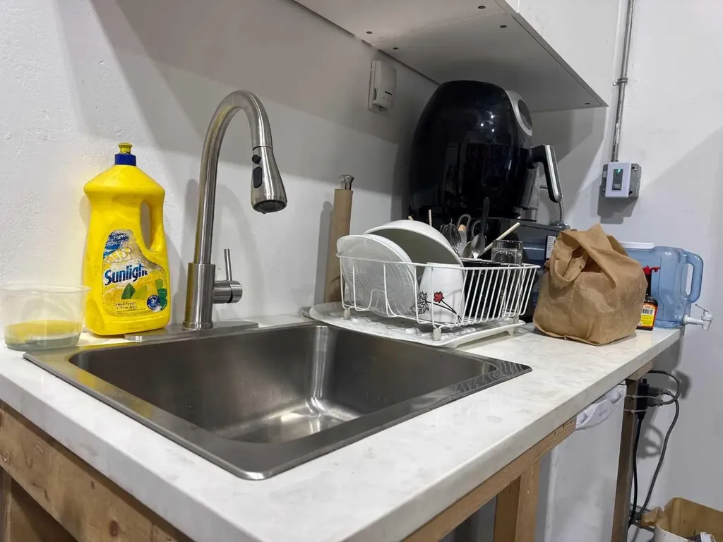3208 8 Avenue NE Calgary AB T2A 7V8