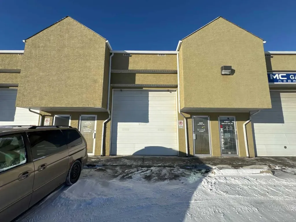 3208 8 Avenue NE Calgary AB T2A 7V8