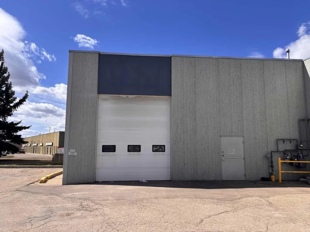 7611 49 Avenue Red Deer AB T4P 1M3