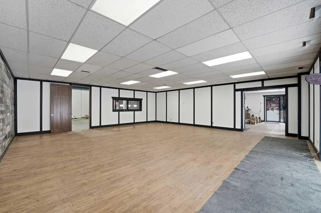 7611 49 Avenue Red Deer AB T4P 1M3
