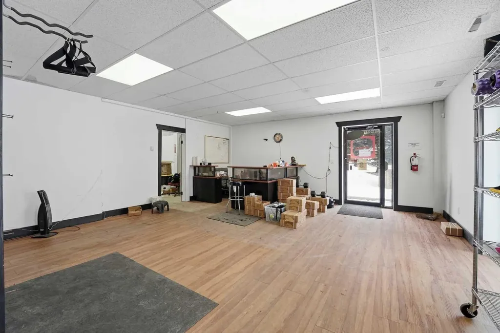 7611 49 Avenue Red Deer AB T4P 1M3