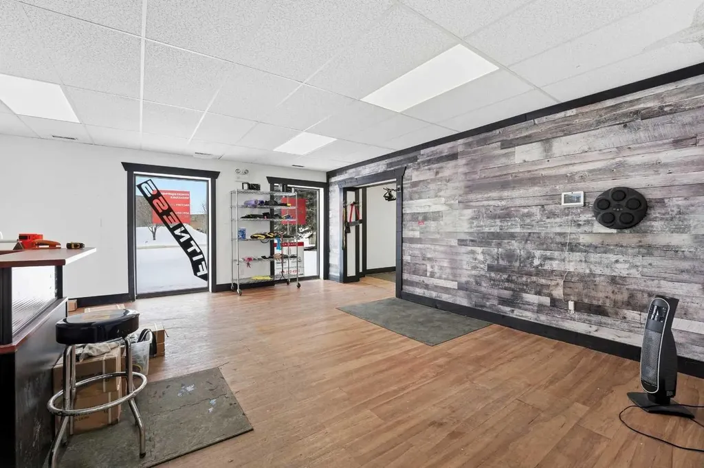 7611 49 Avenue Red Deer AB T4P 1M3