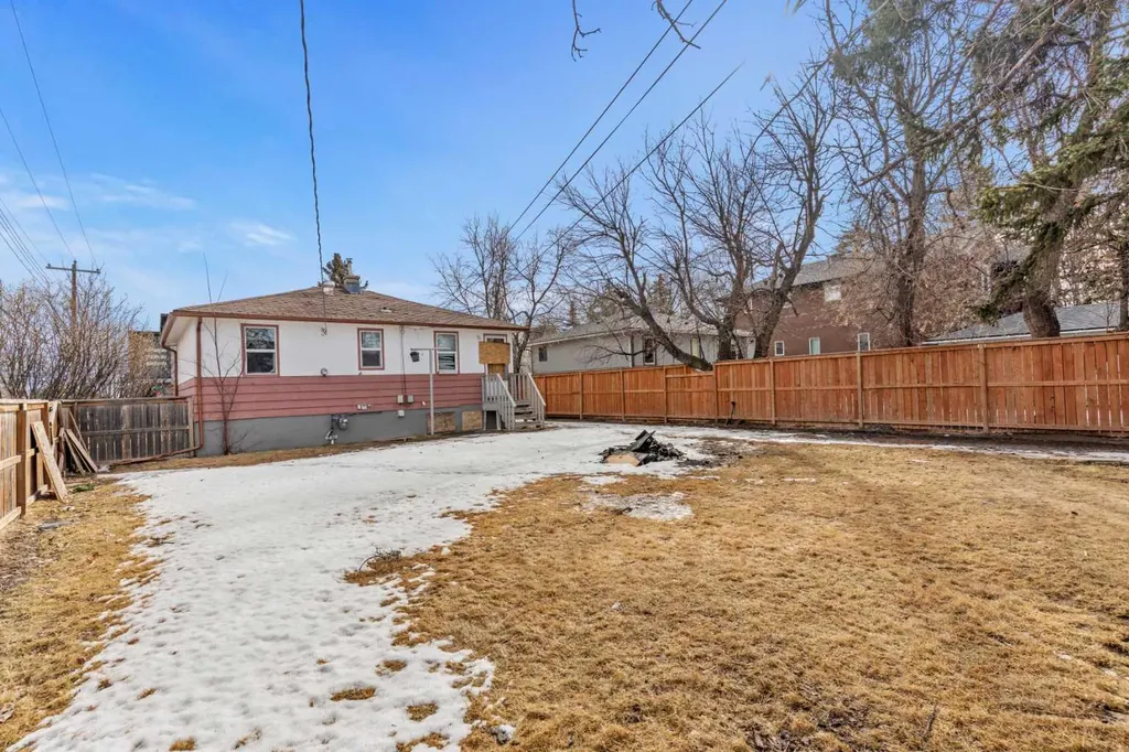 1403 43 Street SW Calgary AB T3E 0Y4
