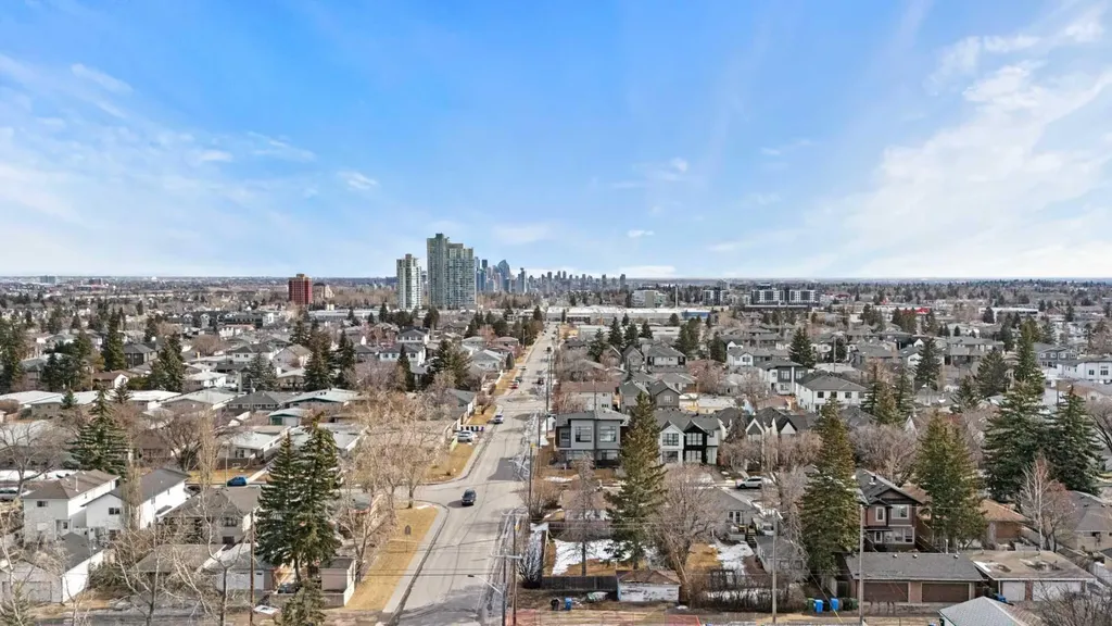 1403 43 Street SW Calgary AB T3E 0Y4