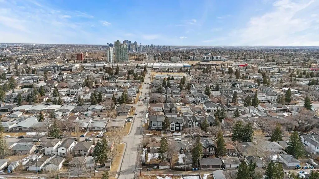 1403 43 Street SW Calgary AB T3E 0Y4