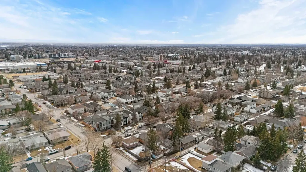 1403 43 Street SW Calgary AB T3E 0Y4