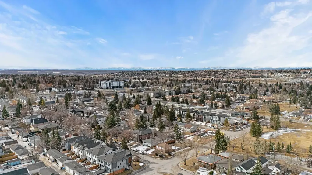 1403 43 Street SW Calgary AB T3E 0Y4