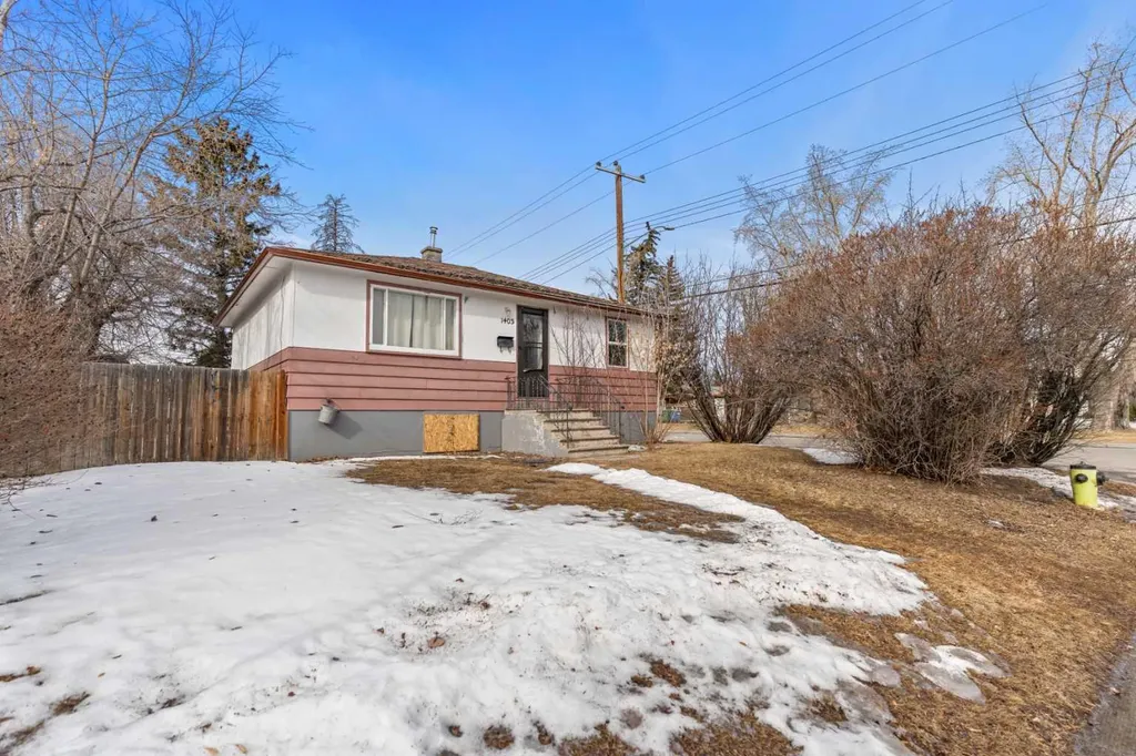 1403 43 Street SW Calgary AB T3E 0Y4