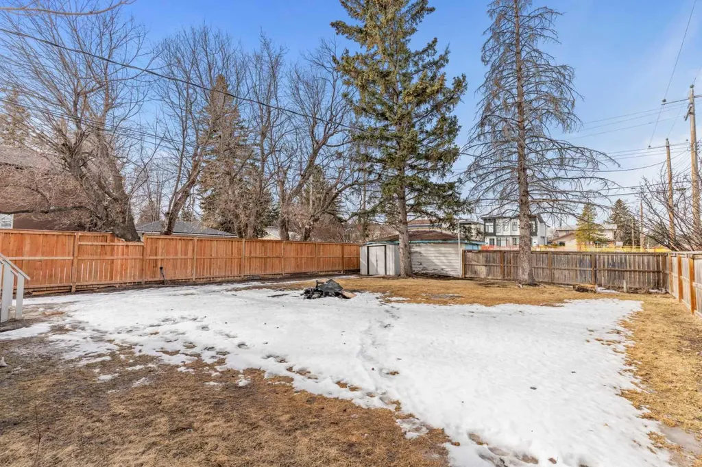 1403 43 Street SW Calgary AB T3E 0Y4