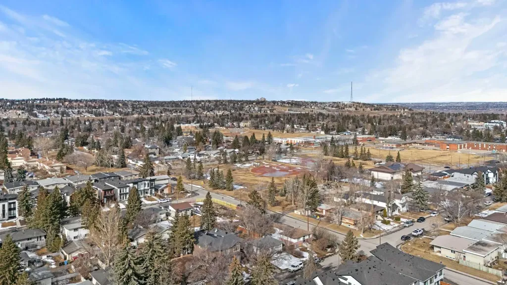 1403 43 Street SW Calgary AB T3E 0Y4